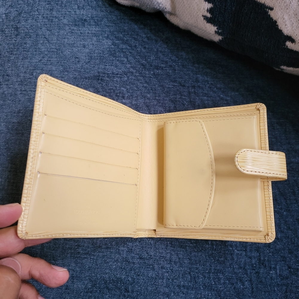 Louis Vuitton Epi Leather Porte Billets Bifold Wallet in Vanilla - Picture 6 of 16